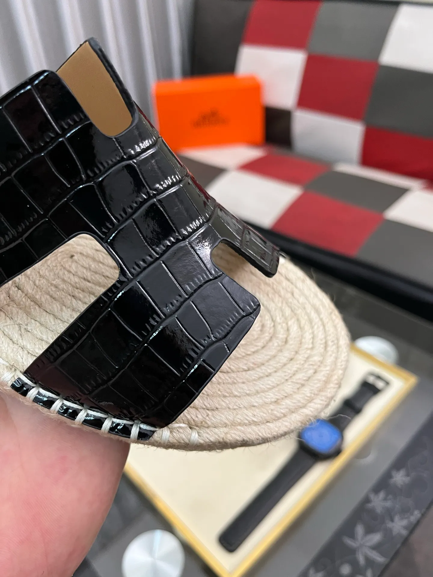 Men's shoes 💰340⌚️⌚️《HERMES》Hermes 💁♂️Men's casual slippers, compare the quality at the counter🧚🏿♂️ The upper layer has a stone pattern with clear texture, showing high-end, high-end, comfortable to wear and versatile. Purely hand-pulled, raw rubber breathable outsole, breathable and comfortable lambskin lining, 100% comfortable density, original rubber outsole wear-resistant code number 38-44. Can be customized 45-46-47
